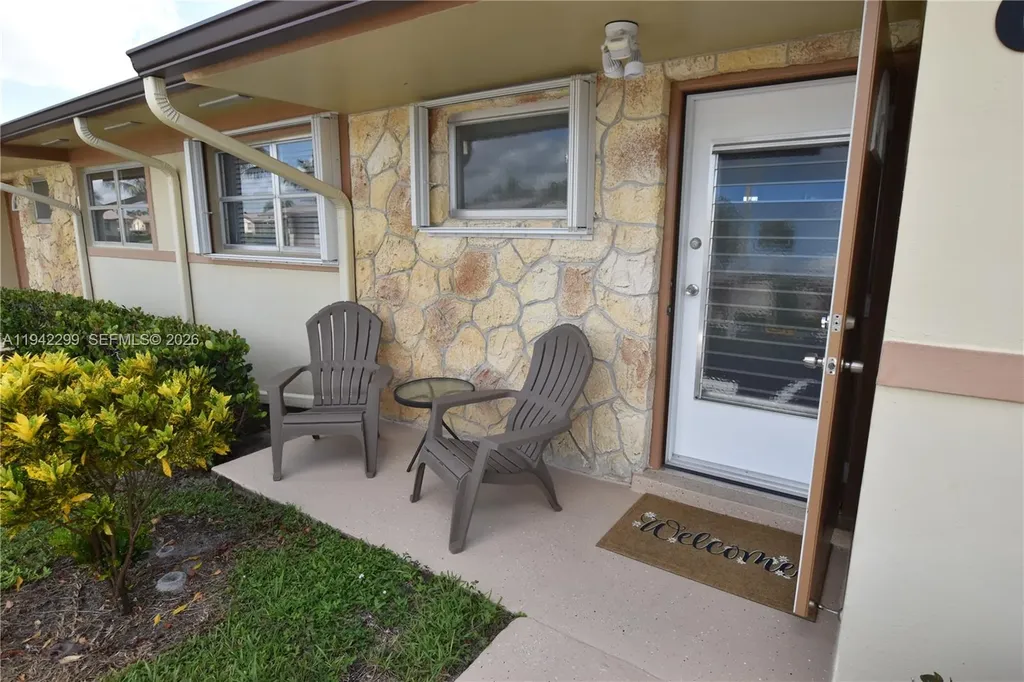 2852 Crosley Drive West West Palm Beach FL 33415