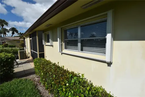 2852 Crosley Drive West West Palm Beach FL 33415