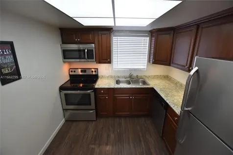 2852 Crosley Drive West West Palm Beach FL 33415