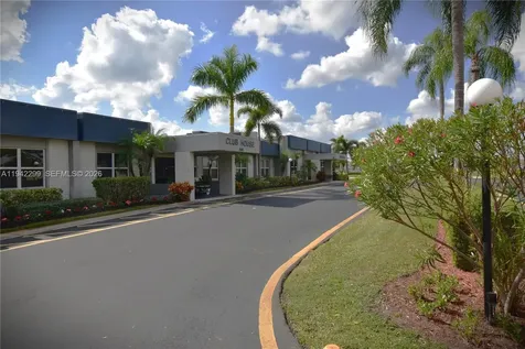 2852 Crosley Drive West West Palm Beach FL 33415