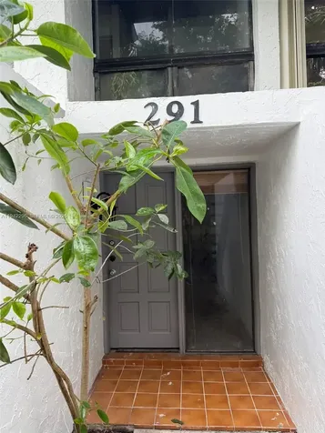 19216 NE 25th Avenue Miami FL 33180