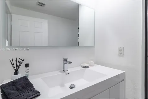 3165 NE 184th Street Aventura FL 33160