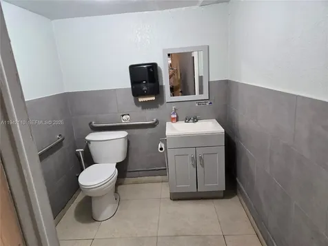 17010 #D W Dixie Highway North Miami Beach FL 33160