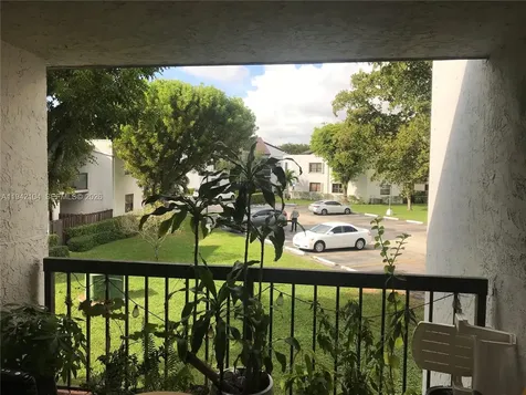 9421 Fontainebleau Boulevard Miami FL 33172
