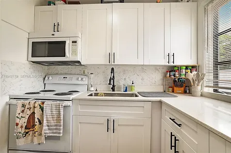 3021 Avenue J Riviera Beach FL 33404