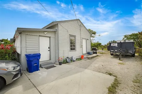 3021 Avenue J Riviera Beach FL 33404