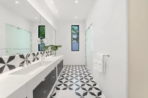 33 E Dilido Drive Miami Beach FL 33139