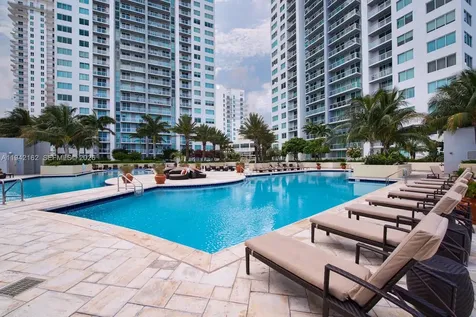 253 NE 2nd Street Miami FL 33132