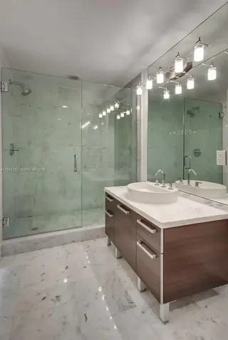 253 NE 2nd Street Miami FL 33132