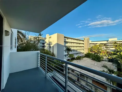 1605 Bay Road Miami Beach FL 33139