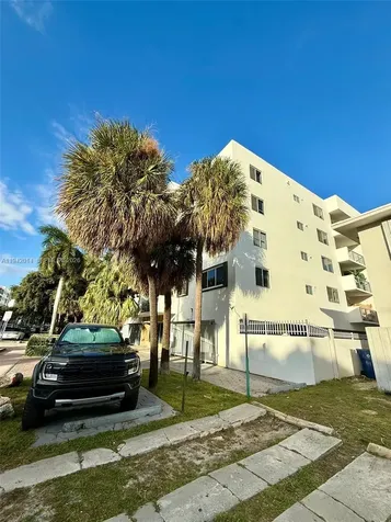1605 Bay Road Miami Beach FL 33139