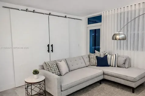301 Ocean Drive Miami Beach FL 33139