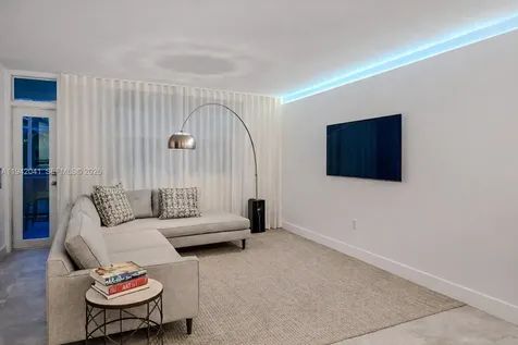 301 Ocean Drive Miami Beach FL 33139