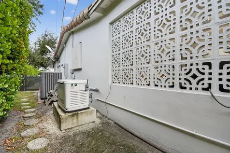 20610 NE 22nd Court Miami FL 33180