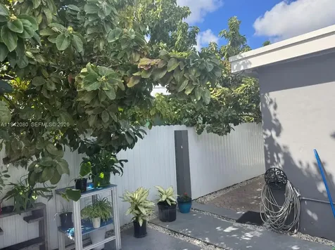 412 W 15th Street Hialeah FL 33010