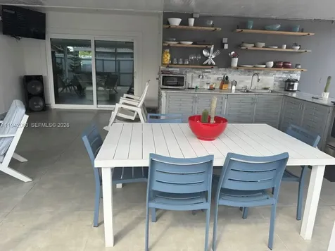 412 W 15th Street Hialeah FL 33010