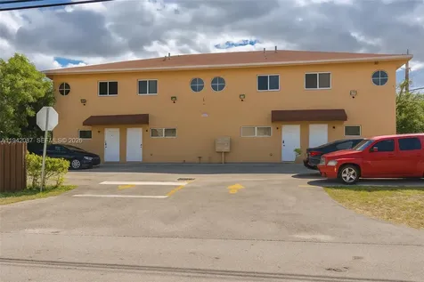 16585 NE 3 Avenue Miami FL 33162
