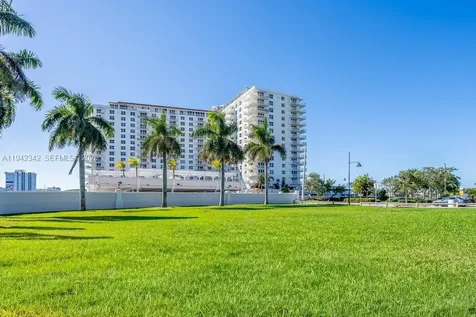 1 Las Olas Circle Fort Lauderdale FL 33316