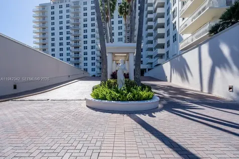 1 Las Olas Circle Fort Lauderdale FL 33316