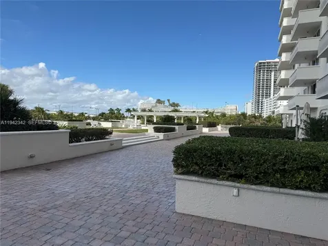 1 Las Olas Circle Fort Lauderdale FL 33316