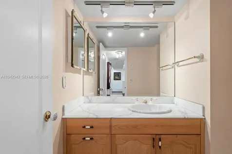 1 Las Olas Circle Fort Lauderdale FL 33316