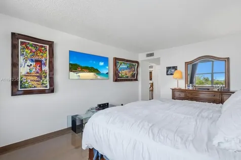 1 Las Olas Circle Fort Lauderdale FL 33316