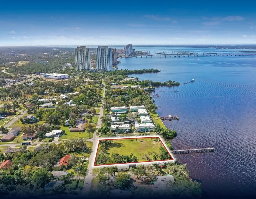 793 Freemont Fort Myers FL 33916