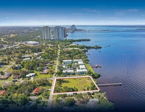 793 Freemont Fort Myers FL 33916