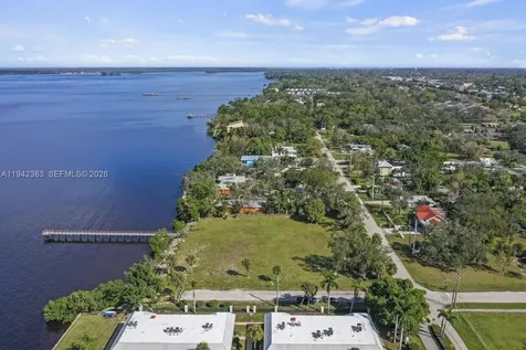 793 Freemont Fort Myers FL 33916