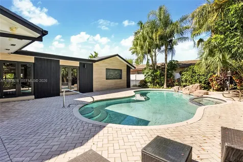 1925 NE 208th Terrace Miami FL 33179