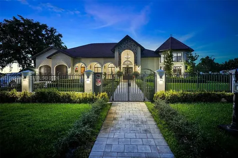 9815 SW 114th Street Miami FL 33176