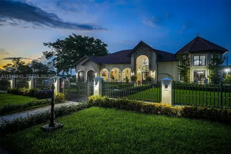 9815 SW 114th Street Miami FL 33176