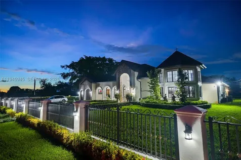 9815 SW 114th Street Miami FL 33176