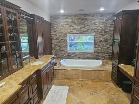 3070 Perriwinkle Circle Davie FL 33328