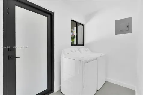 3040 NW 93rd Miami FL 33147