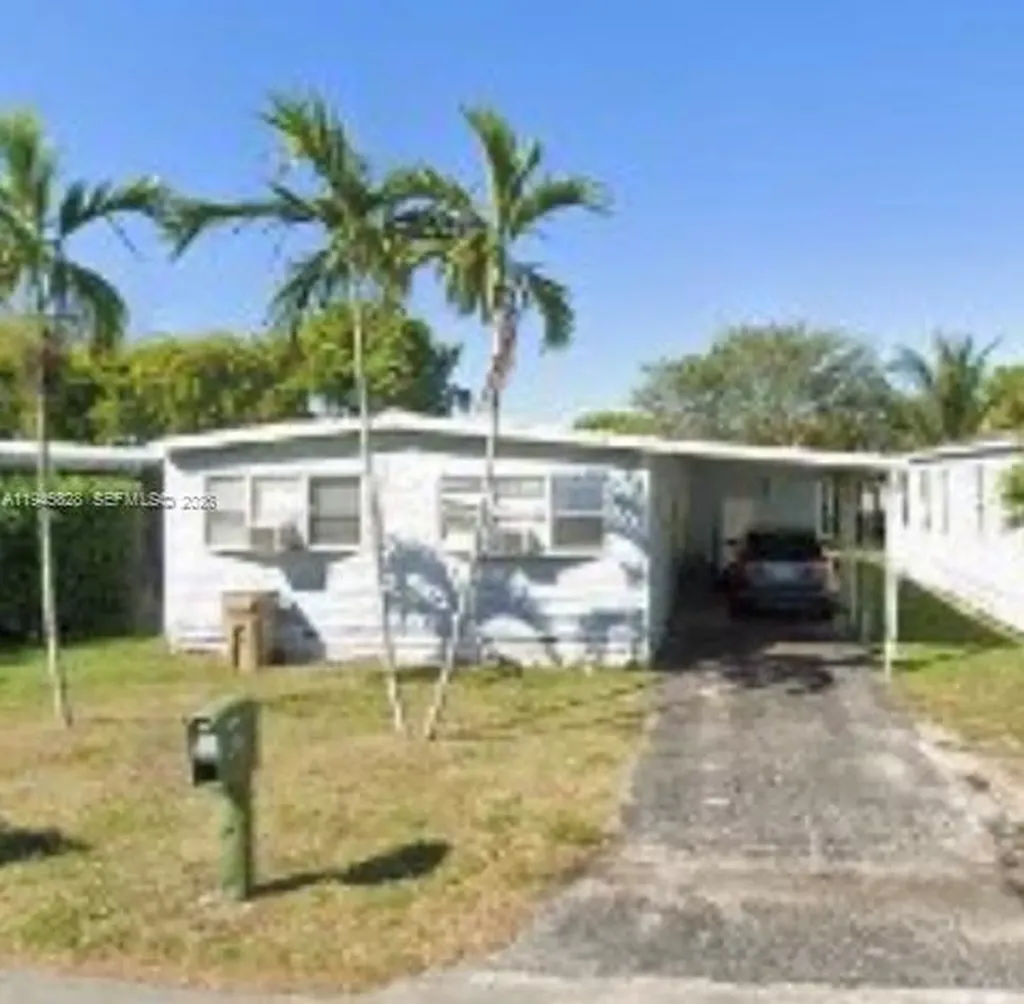 913 SW 131st Way Davie FL 33325