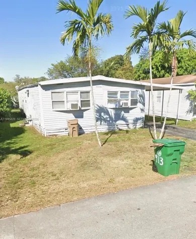 913 SW 131st Way Davie FL 33325