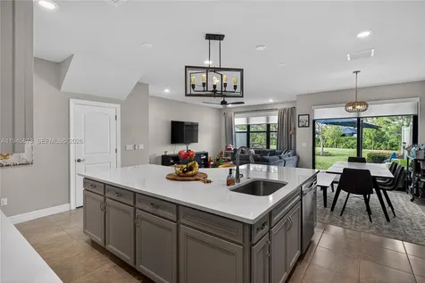 4409 W Appleton Circle W Oakland Park FL 33309