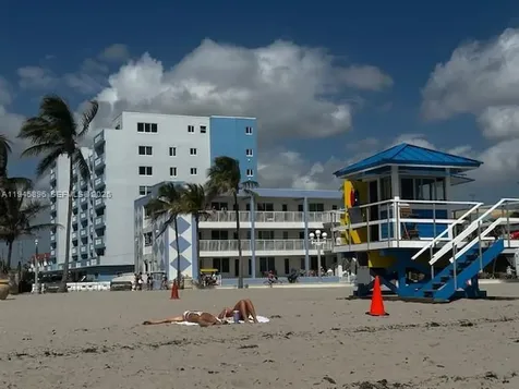 320 S Surf Road Hollywood FL 33019