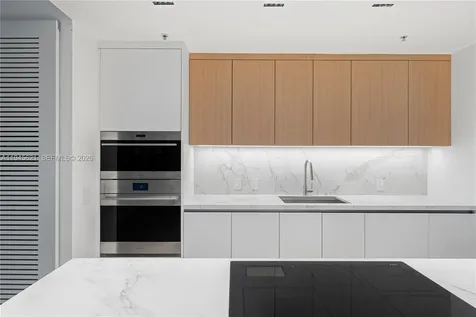 1700 Meridian Avenue Miami Beach FL 33139