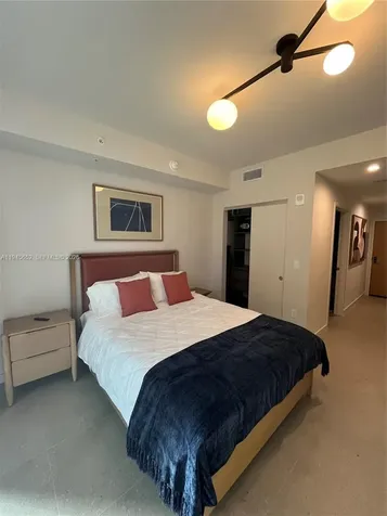 11 NE 6th Miami FL 33132