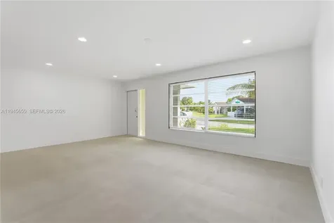 5805 NW 72nd Avenue Tamarac FL 33321-6039