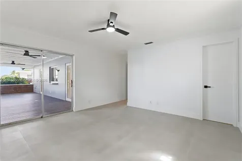 5805 NW 72nd Avenue Tamarac FL 33321-6039