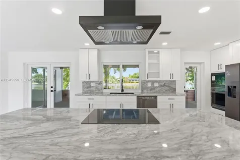 5805 NW 72nd Avenue Tamarac FL 33321-6039