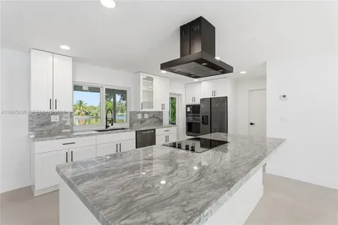 5805 NW 72nd Avenue Tamarac FL 33321-6039