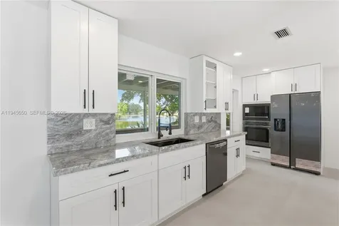5805 NW 72nd Avenue Tamarac FL 33321-6039