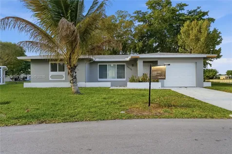 5805 NW 72nd Avenue Tamarac FL 33321-6039
