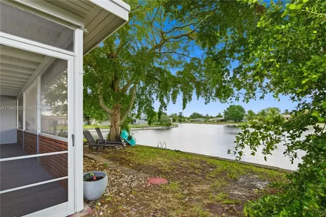 5805 NW 72nd Avenue Tamarac FL 33321-6039
