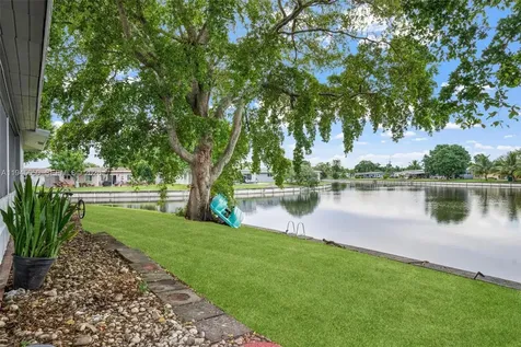 5805 NW 72nd Avenue Tamarac FL 33321-6039