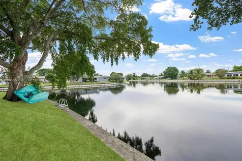 5805 NW 72nd Avenue Tamarac FL 33321-6039